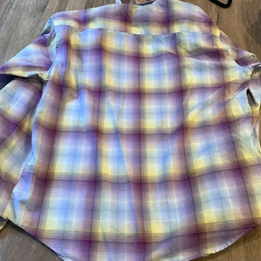 Bugatchi uowo button down size Medium - image 9